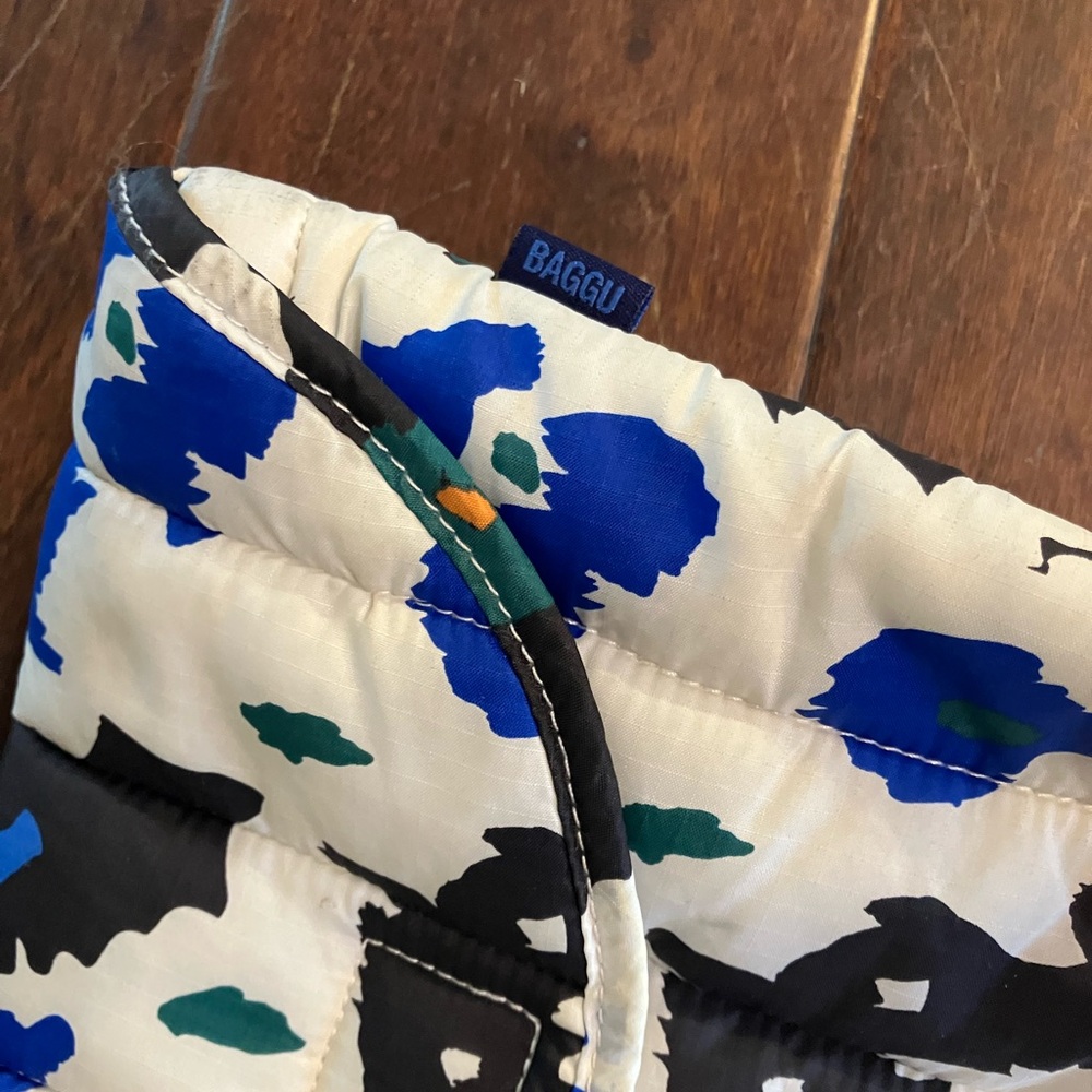 BAGGU iPad or laptop sleeve - Picture 4 of 6